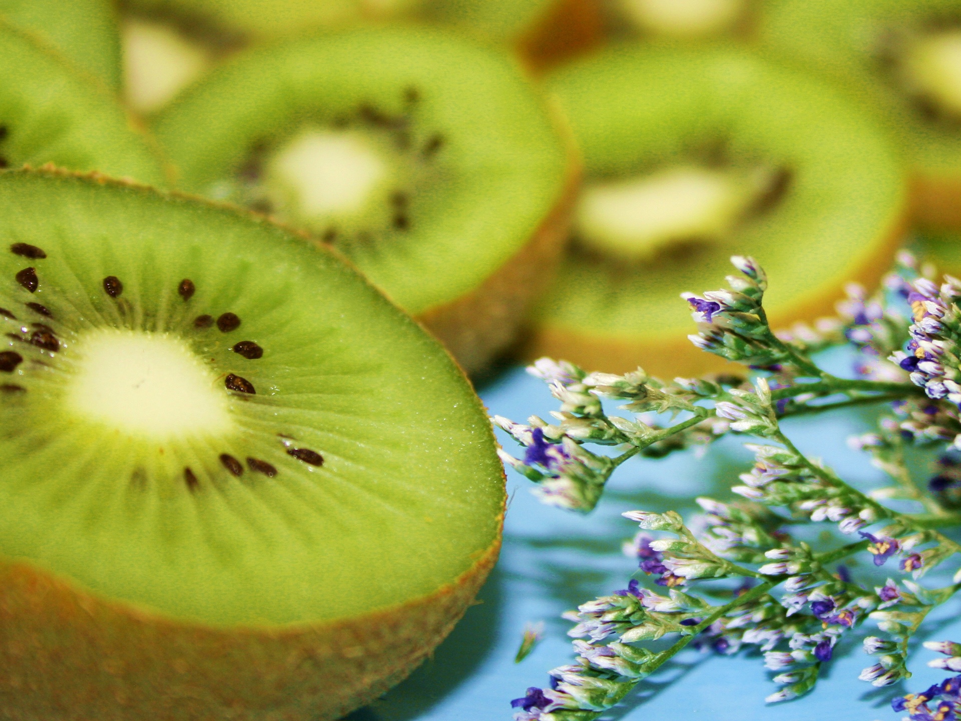 Green Kiwi Fruit Wallpaper
