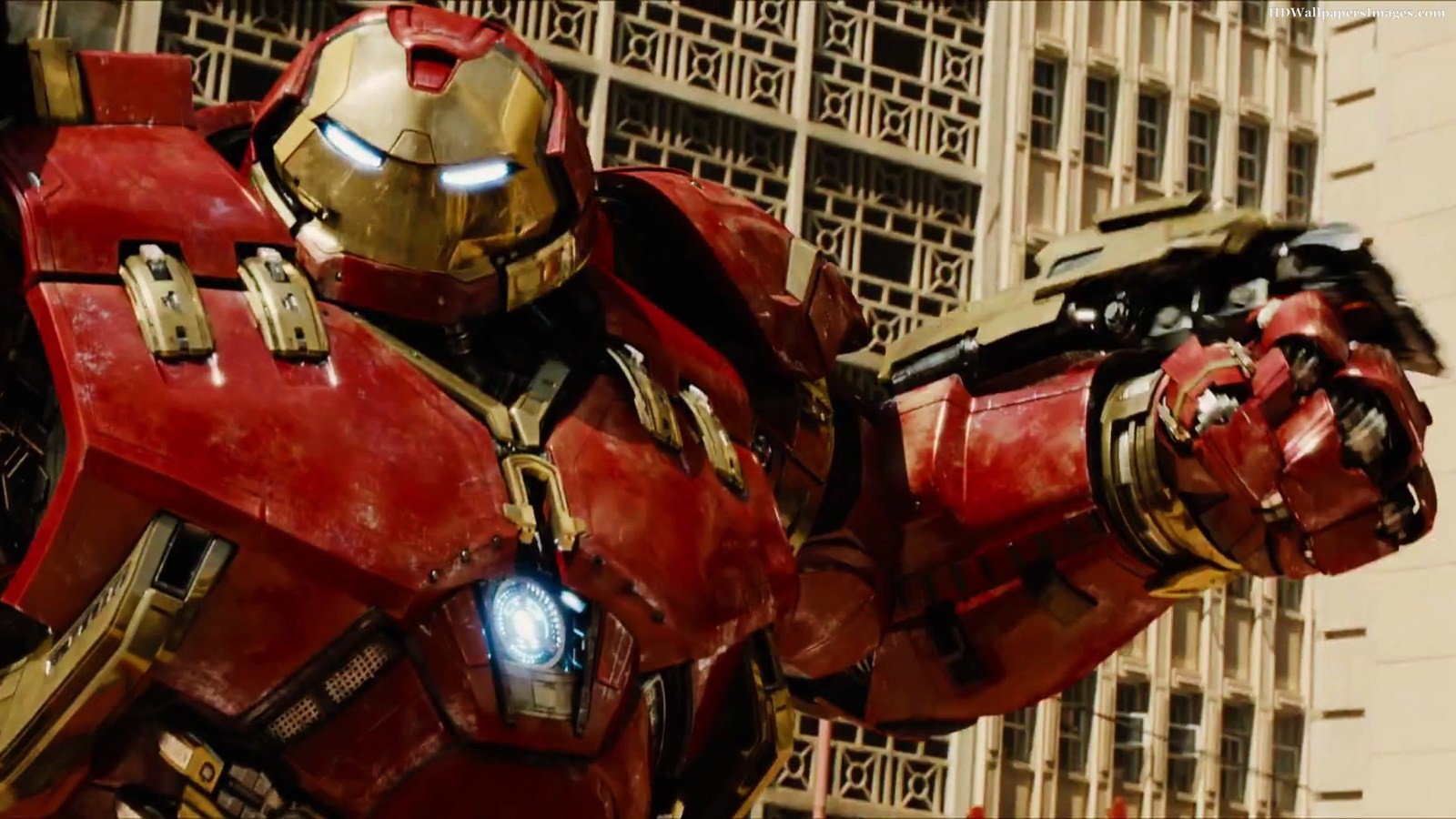 Iron Man S Hulkbuster Armor Battles The Hulk In Avengers Age Of