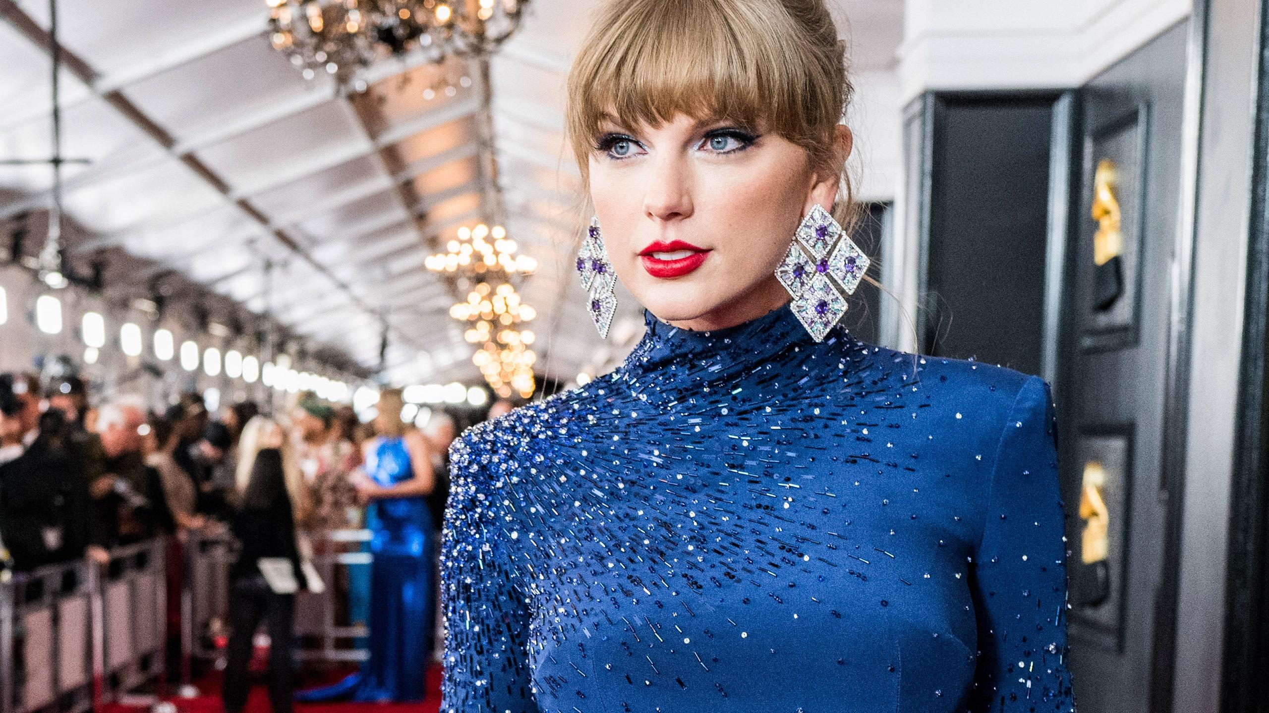 Taylor Swift Hit The Grammys Red Carpet In A Midnights