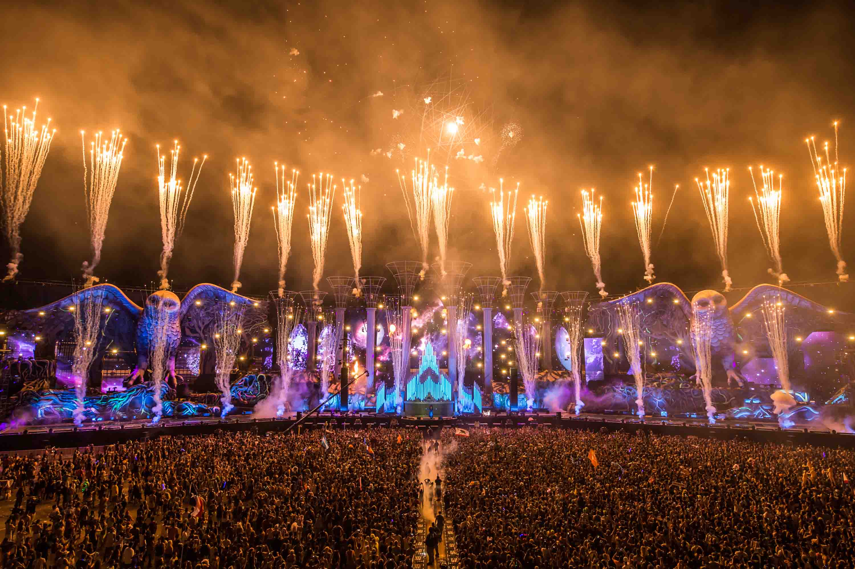Collection of 2014 Electric Daisy Carnival EDC Las Vegas live sets 3000x1997