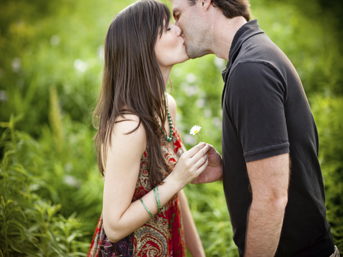 Couple Kiss With Flower HD Wallpaper Best Love