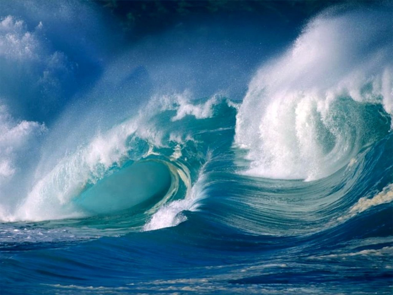 free desktop wallpaper of crushing ocean waves crushing ocean waves
