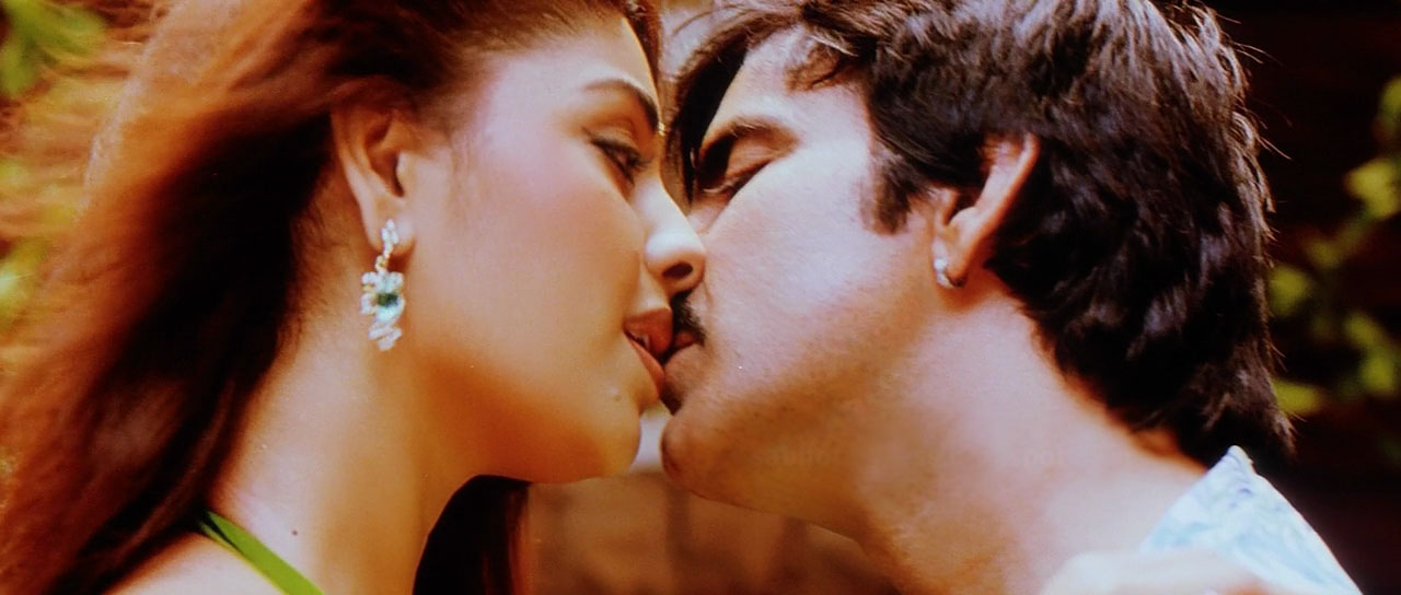 Richa Gangopadhyay Hot Lip Kiss With Ravi Teja Actress