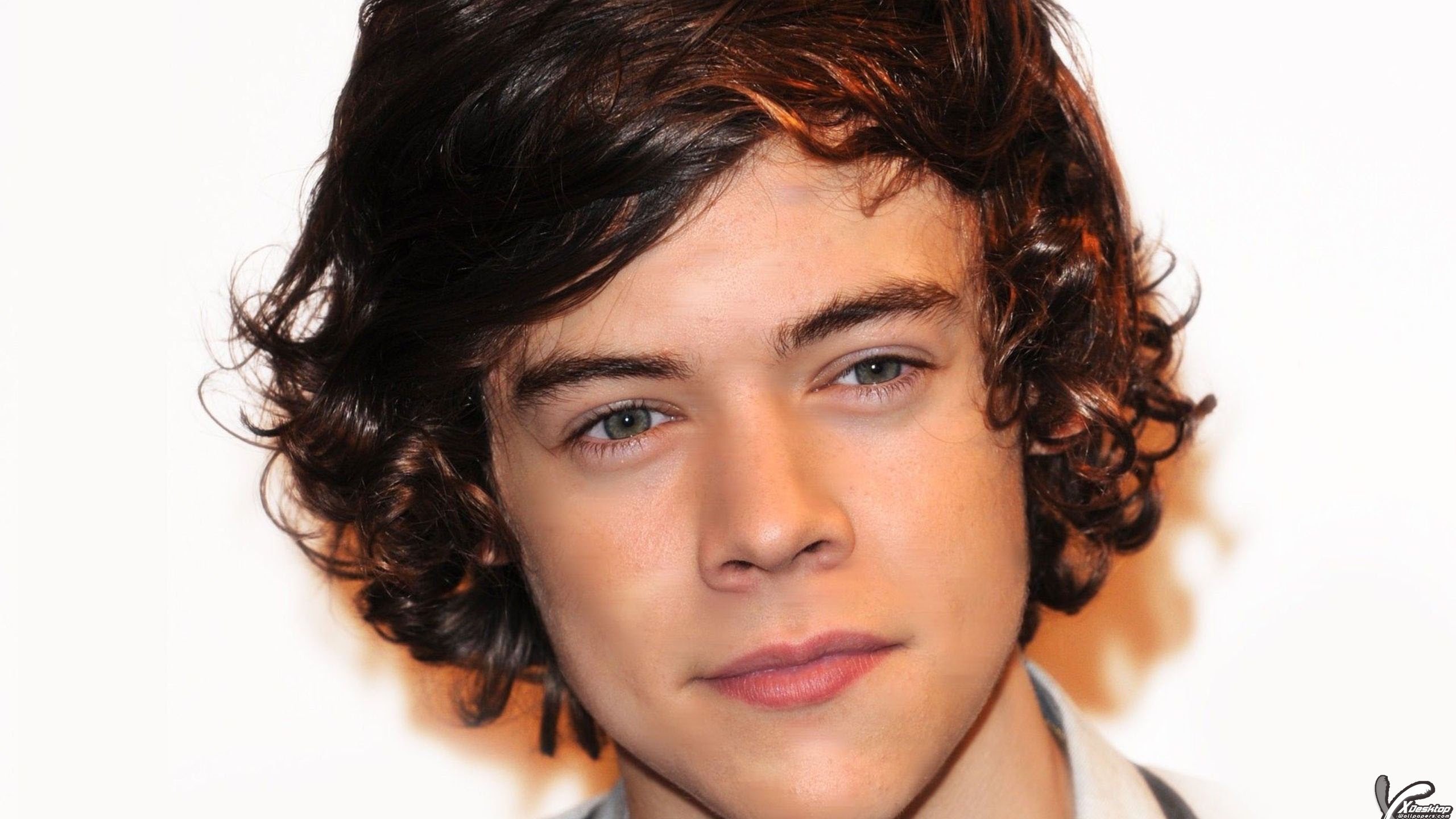Harry Styles Face Closeup Curly Hairs Grey Eyes Wallpaper