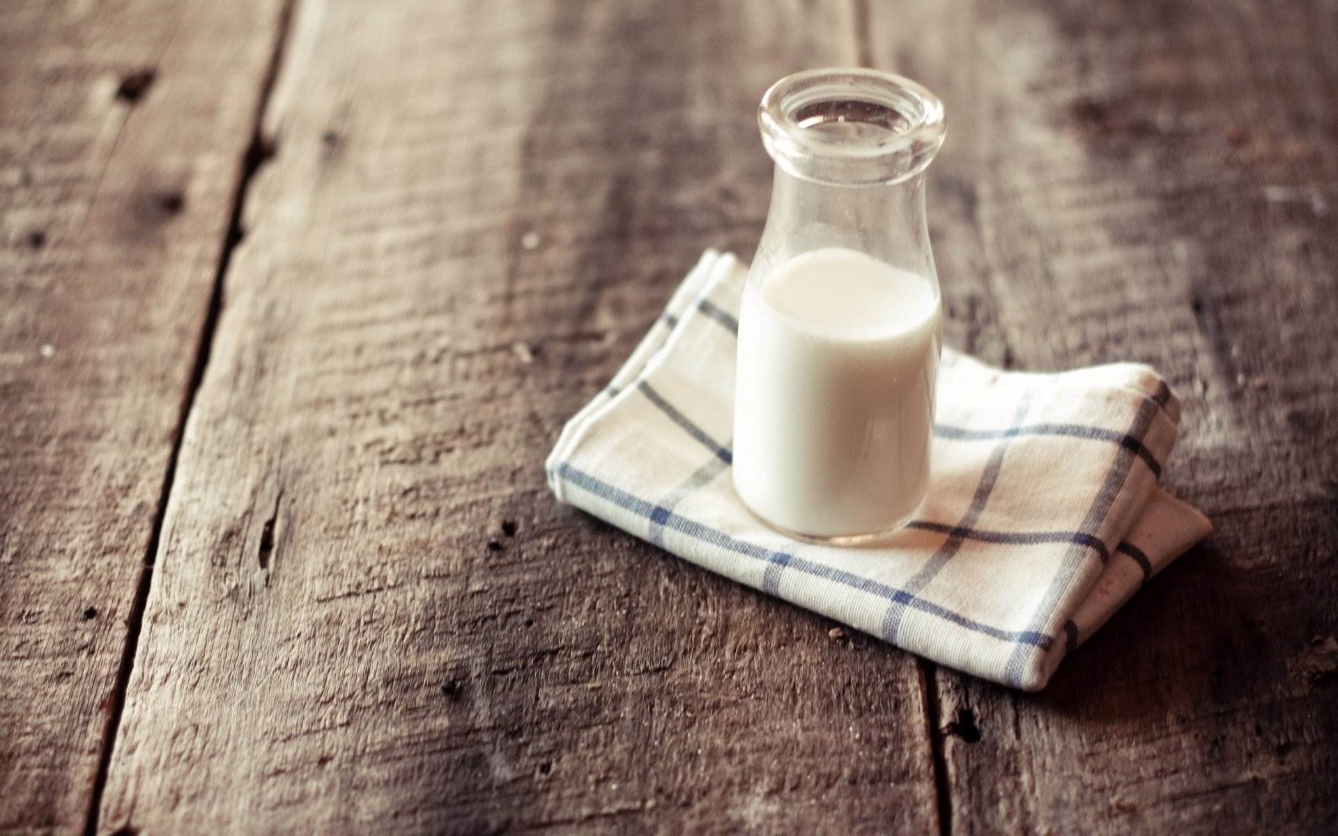 Rustic Milk Wallpaper