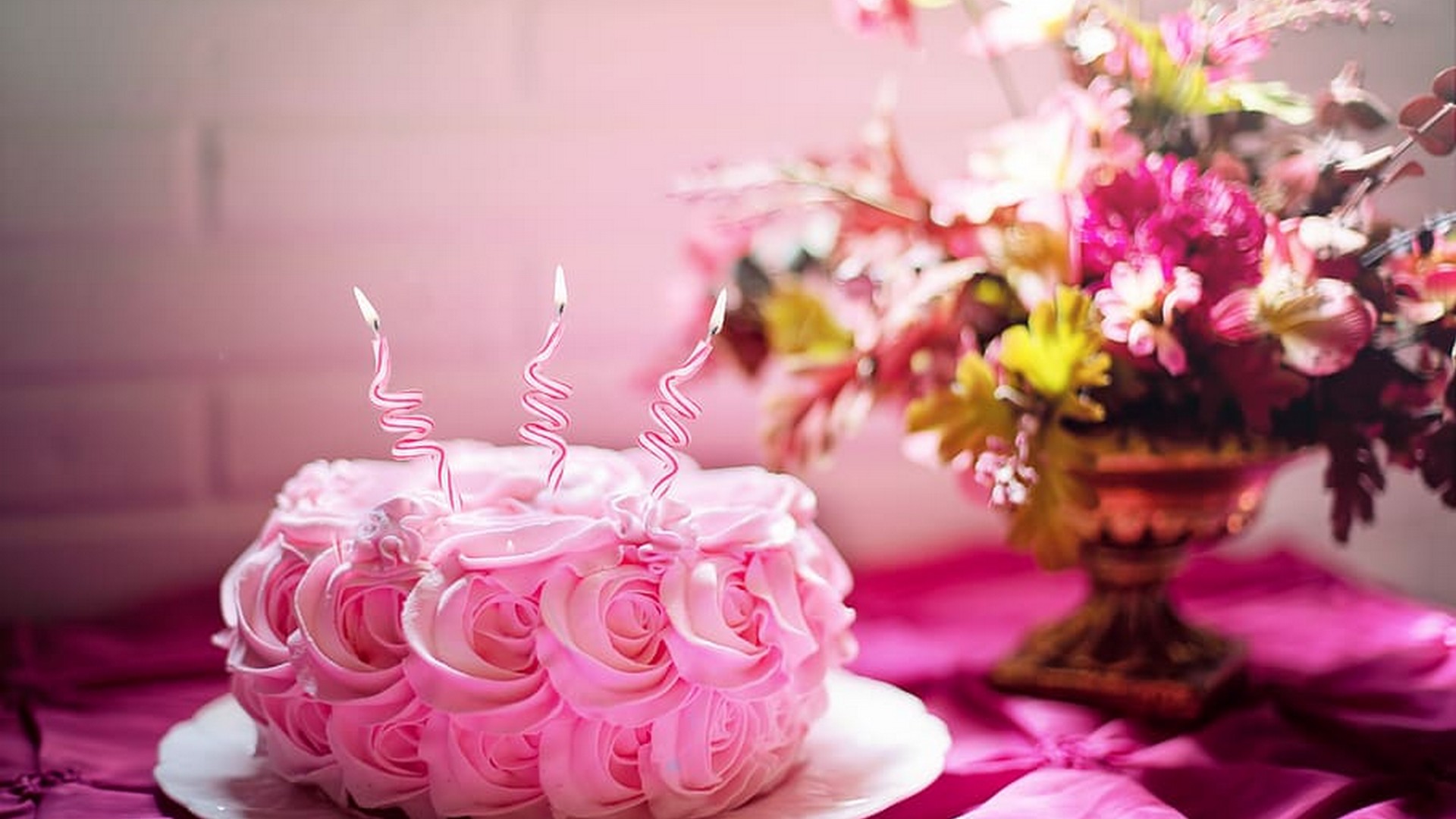 HD BirtHDay Cake Background Cute Wallpaper