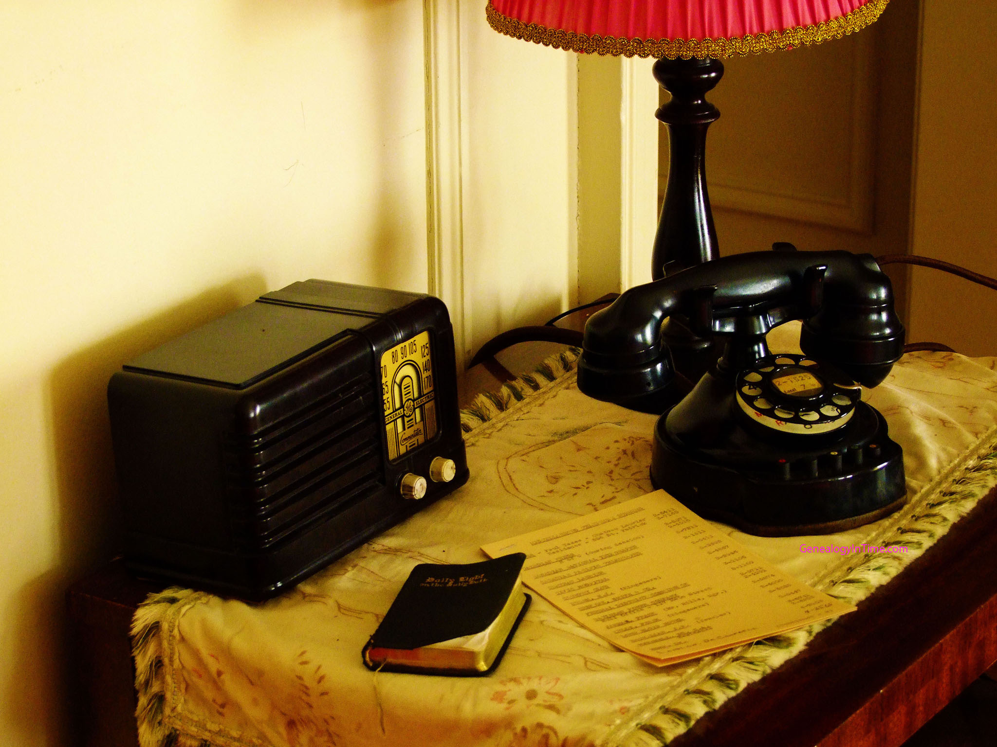 1930s Sidetable With Antique Phone And Radio