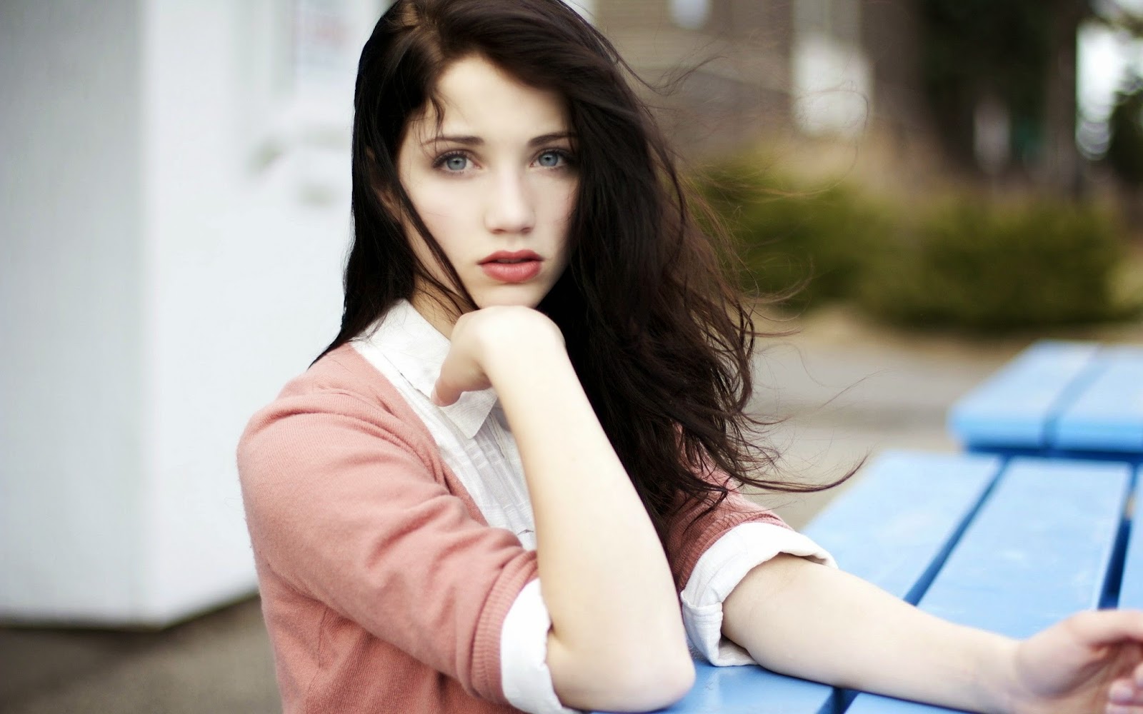 Cute And Beautiful Girls Wallpaper