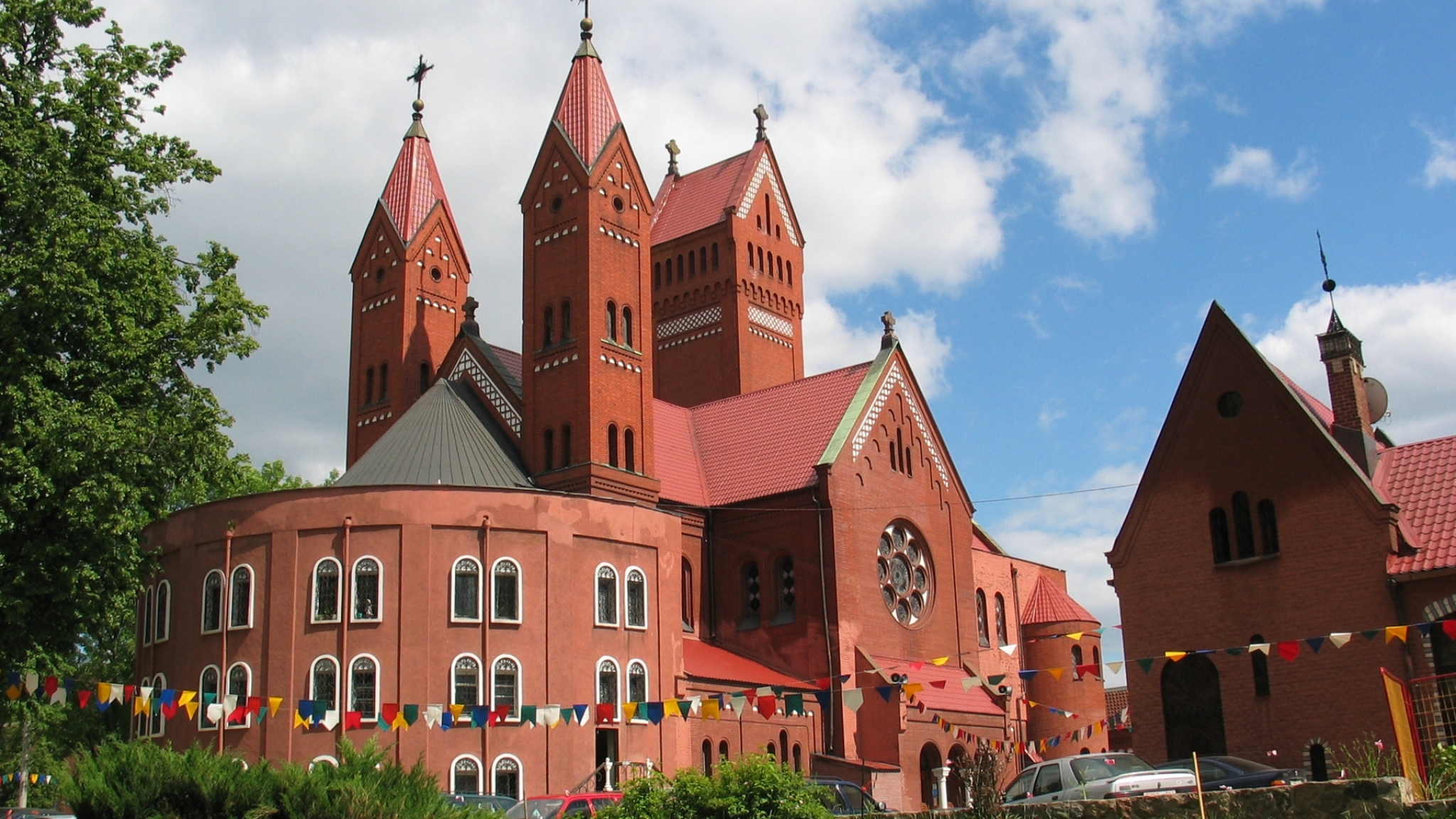Minsk Church Car Resolution Wallpaper HD