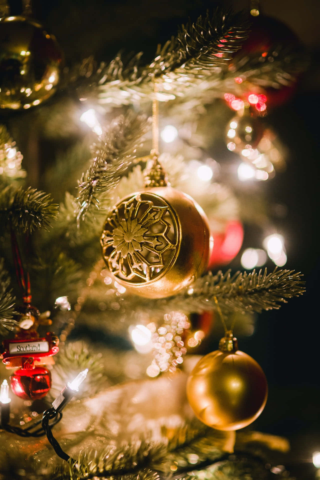Gold Christmas Wallpaper