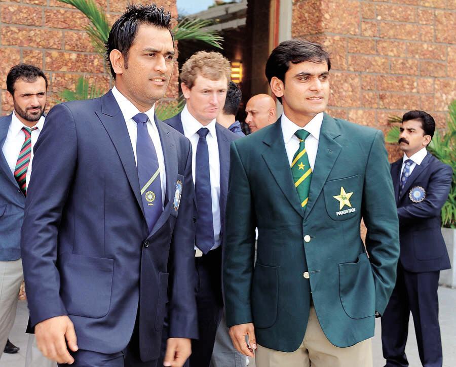 Pakistan T20 Captain Mohammad Hafeez And Indian Dhoni Picture