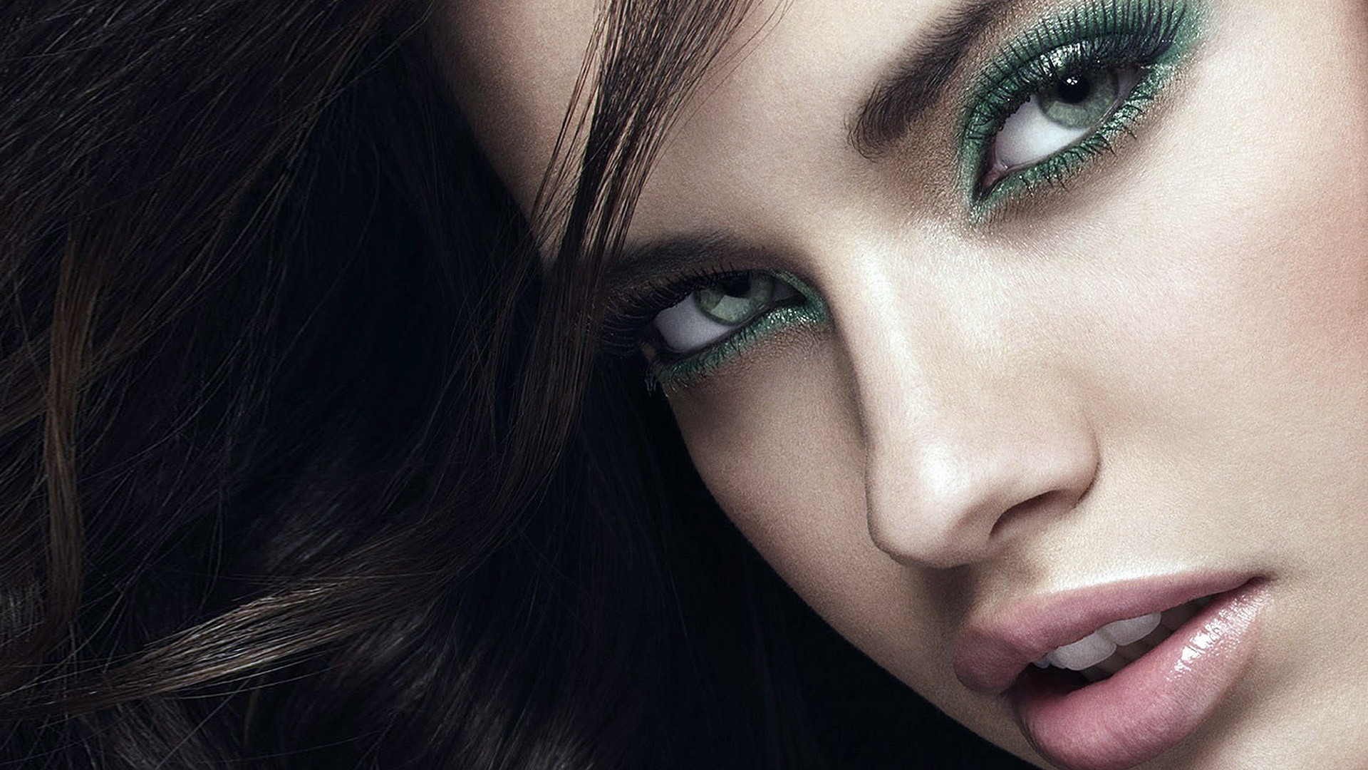 Beautiful Women Faces Wallpaper