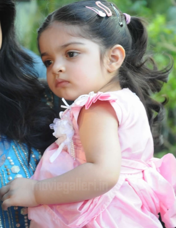 Ajith Kumar Shalini Baby Wallpaper And Pictures