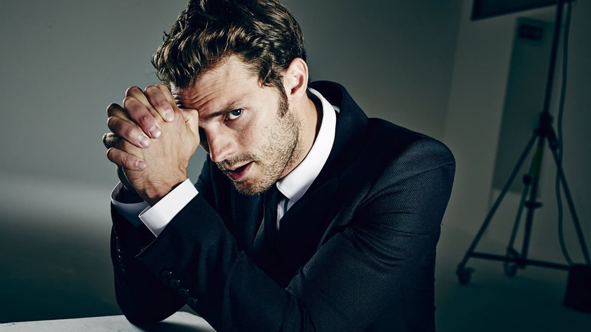 Elegant Man In Suit HD Wallpaper