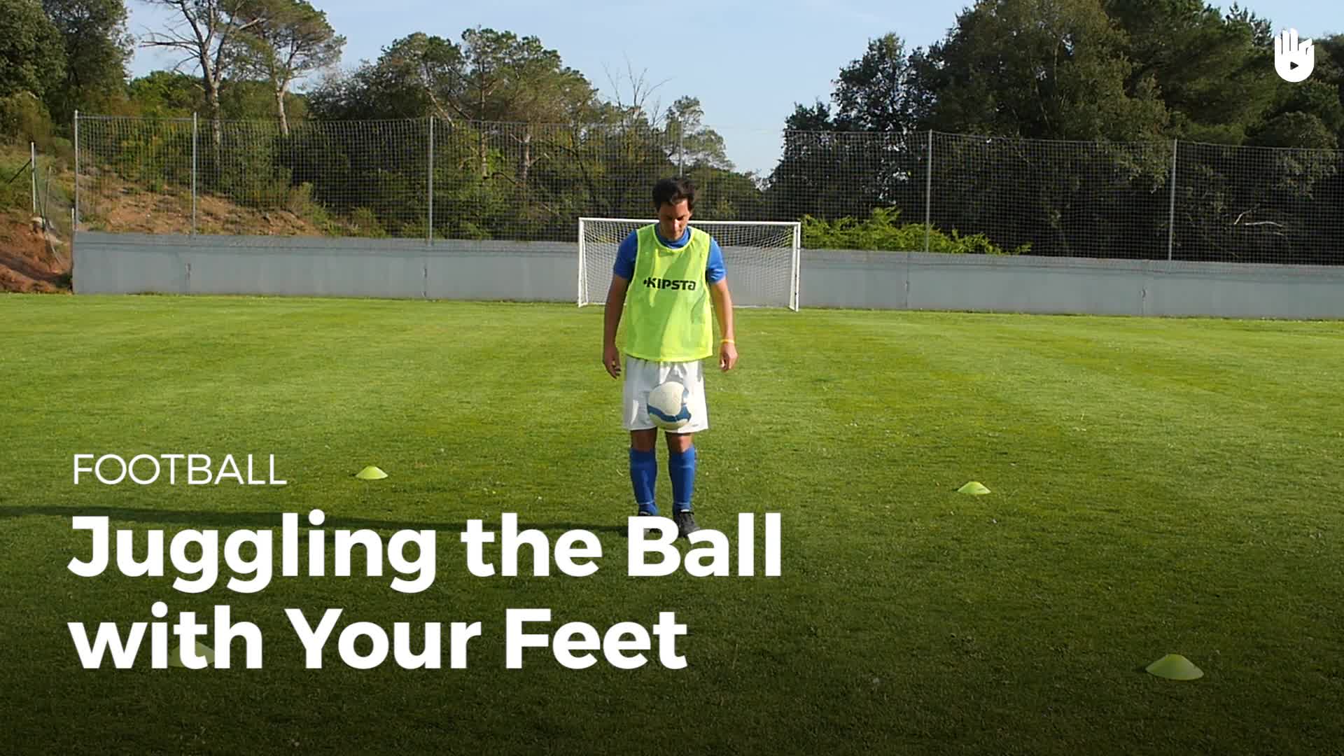 How To Juggle A Soccer Ball Play Football Sikana