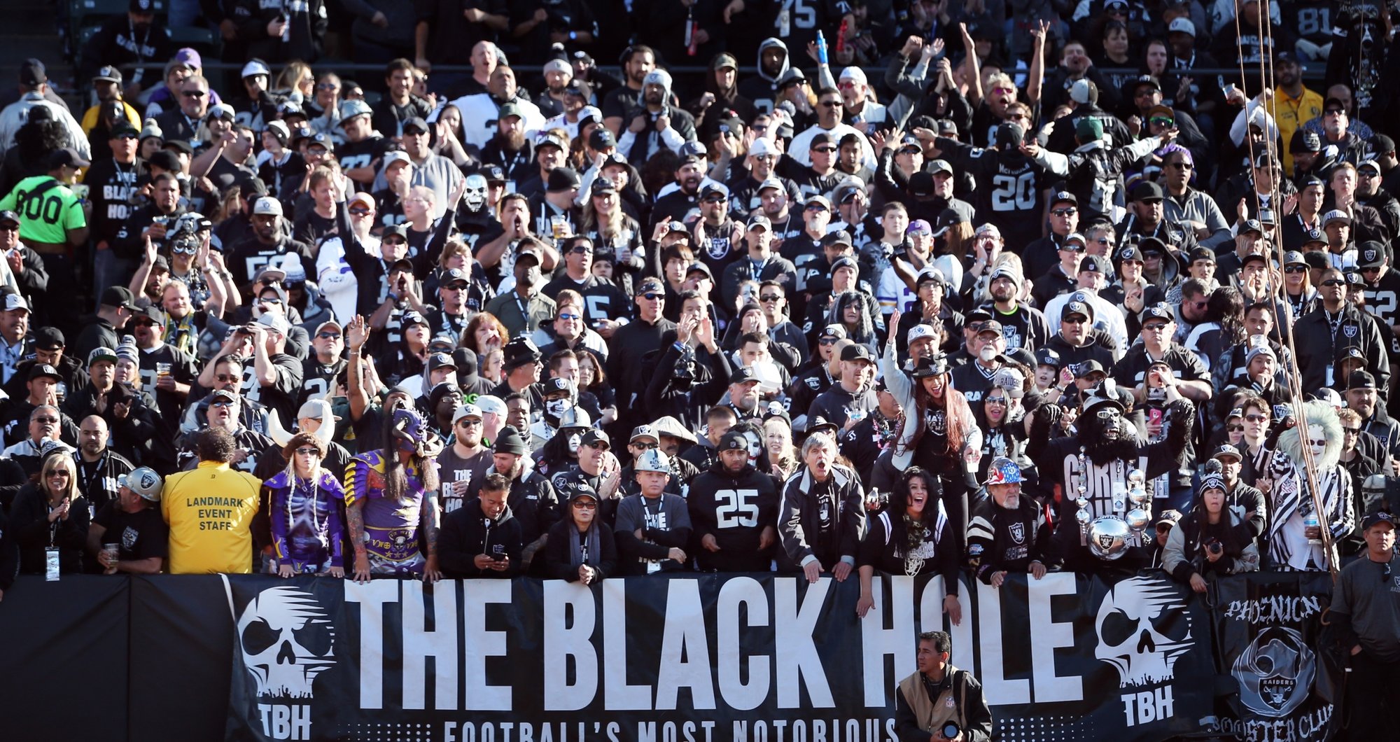 Las Vegas Raiders Fan Army HD Wallpaper The Black Hole Spirit