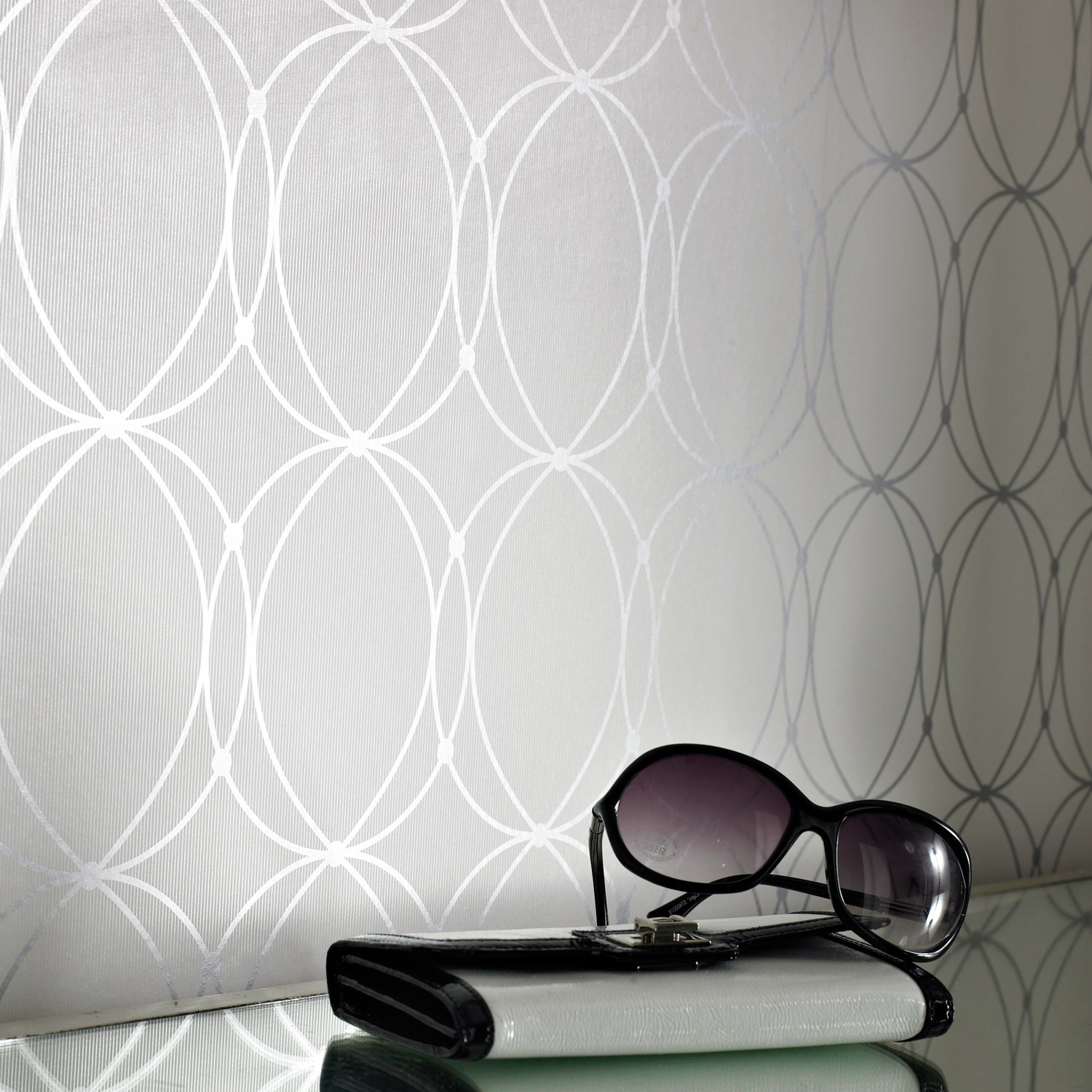 Darcy Wallpaper White And Silver On