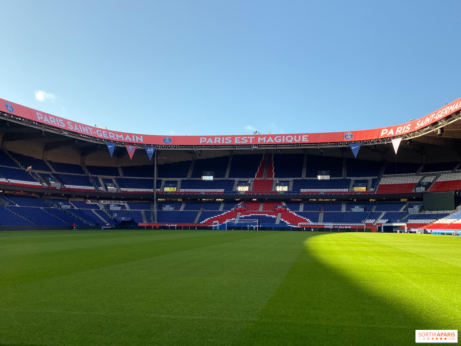 Psg Experience Exclusive Tour Of The Vip Area And Galerie At