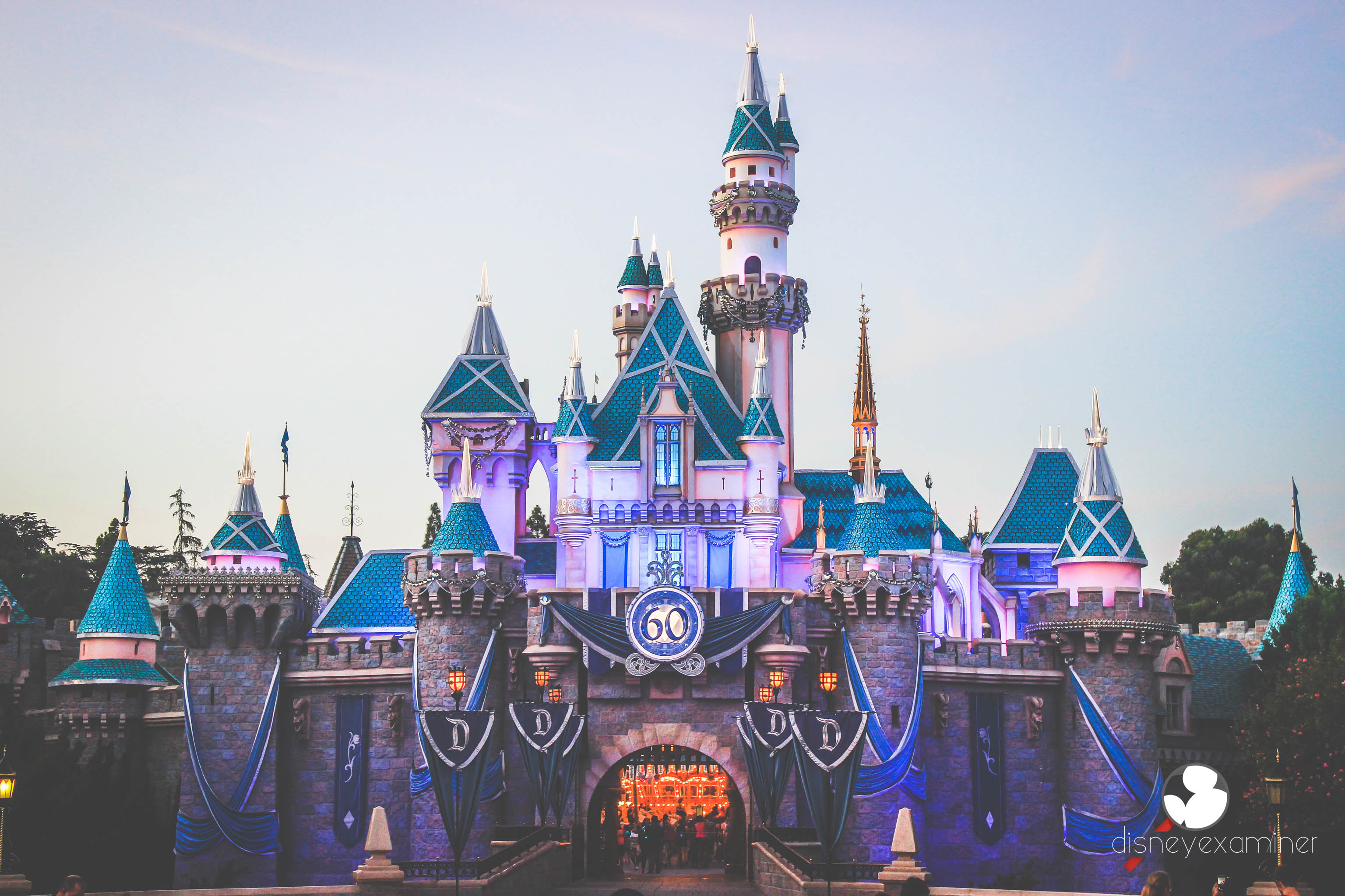 Fall In Love With Our Set Of Disneyland Wallpaper