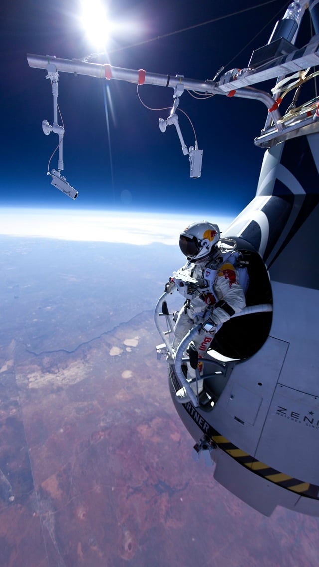 Felix Baumgartner Space Jump iPhone 5 Wallpaper HD   Free Download