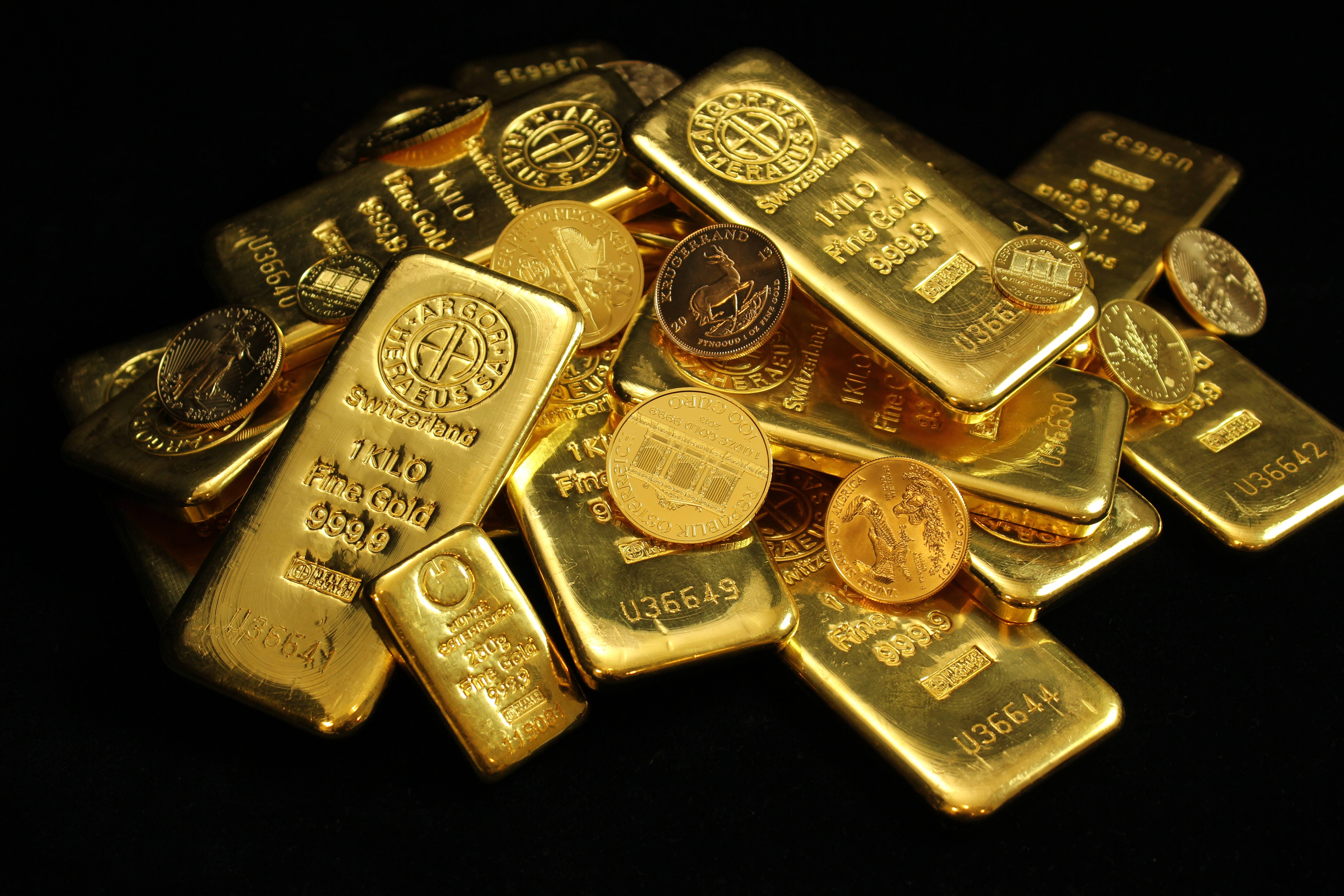 Gold Aesthetic Wallpaper