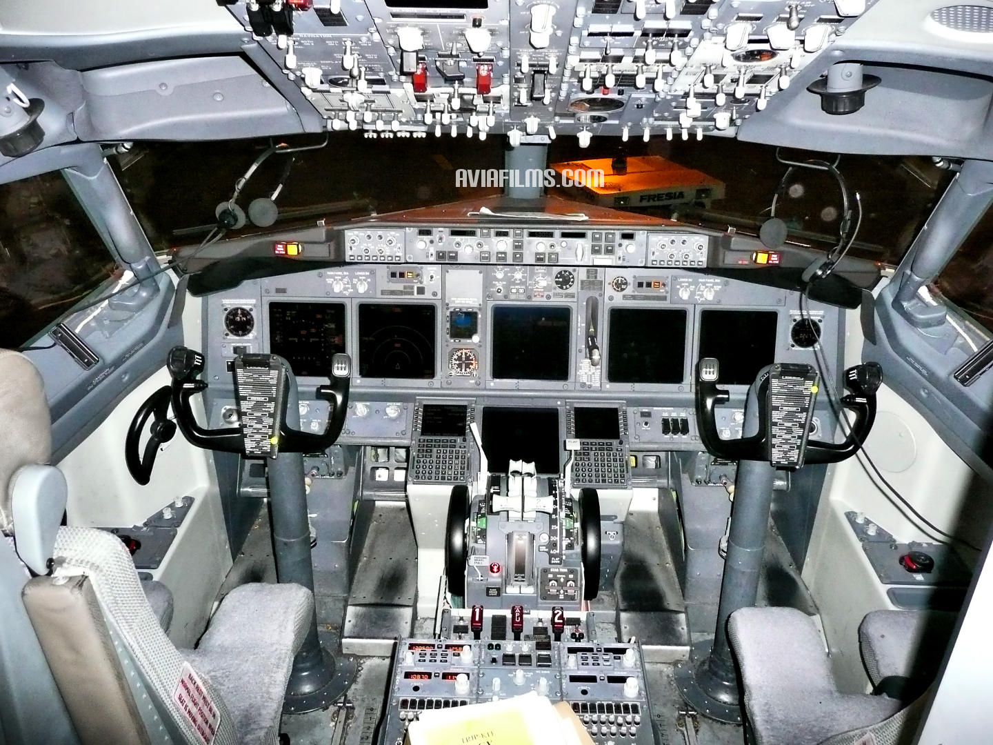 Plane Pictures And Airplane Cockpit