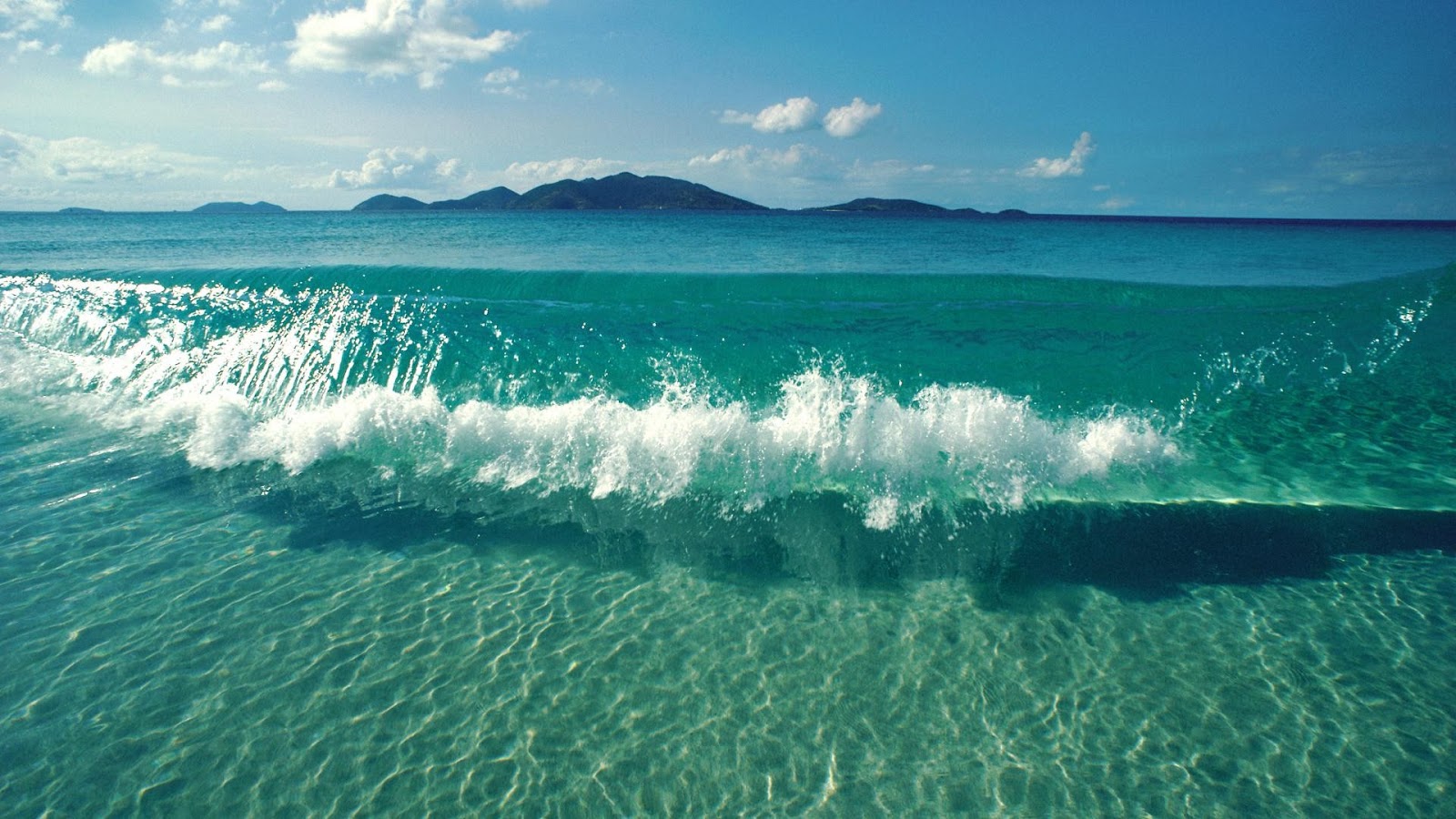 Ocean Waves Wallpaper S Powerful Big In The Blue Showing