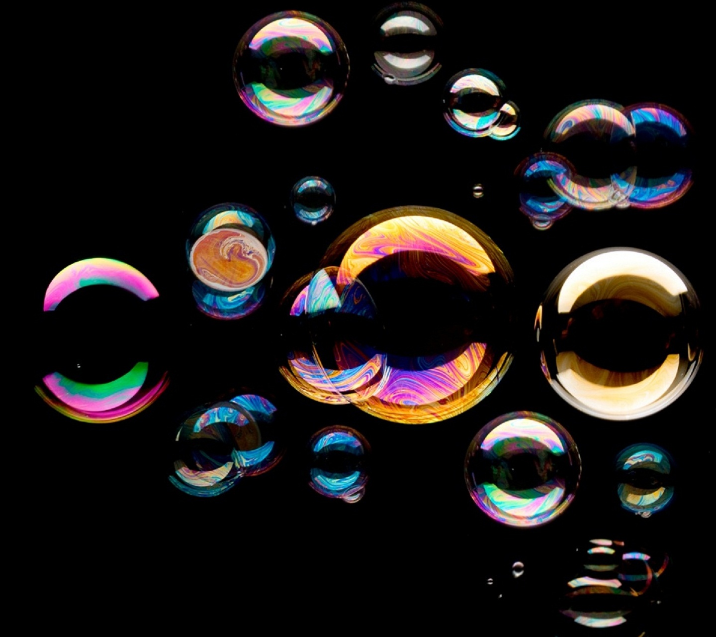 free 1440X1280 Abstract bubbles 1440x1280 wallpaper screensaver