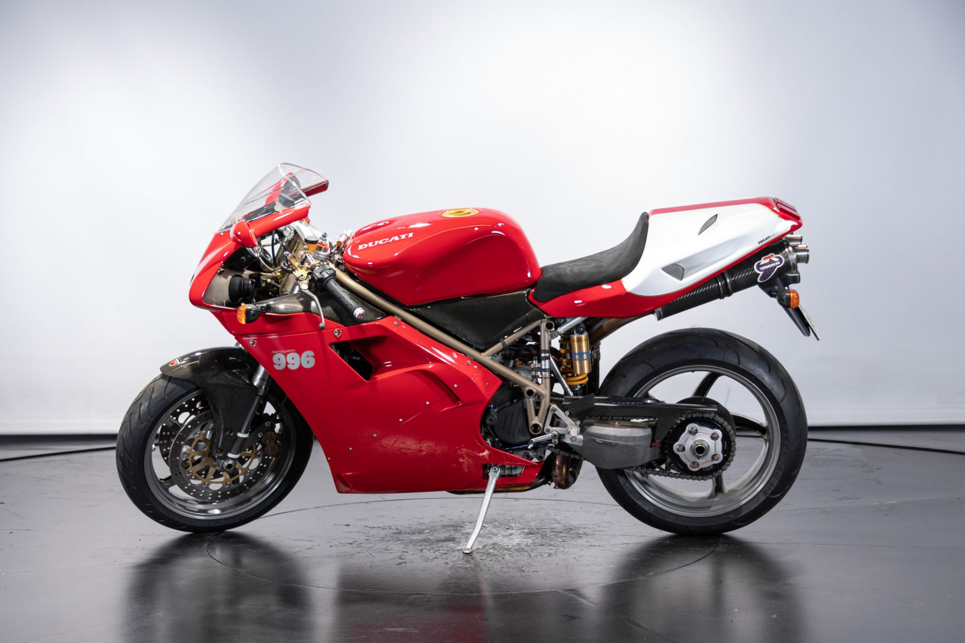 Ducati 996 Motorcycle: A Classic Italian Superbike