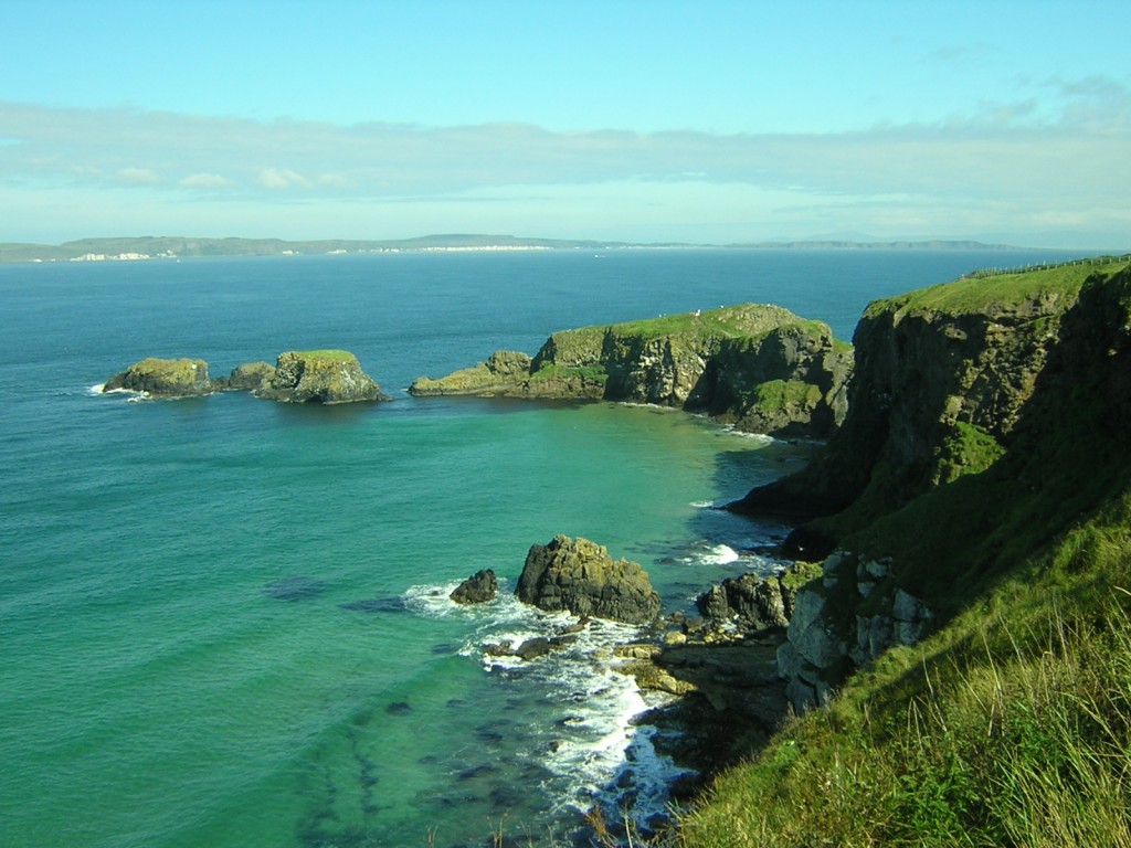 Hình nền màn hình Irish Coast sẽ đưa bạn đến với những bãi biển đẹp như tranh vẽ ở miền đất Ireland. Cảm giác vừa lạ mắt, vừa thư giãn khi ngắm nhìn vô vàn thắng cảnh đẹp đến ngỡ ngàng.