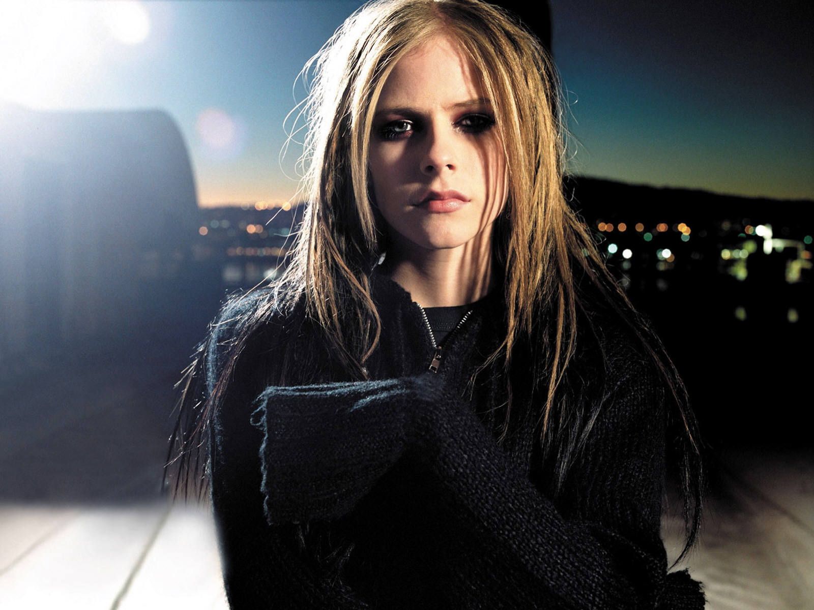 Avril Lavigne Kalatis Wallpaper
