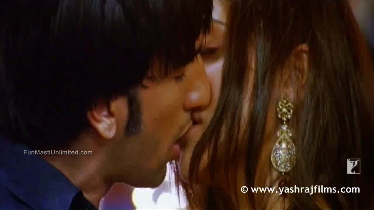 Celebrities Wallpaper Hot Anushka Sharma Kissing Scene