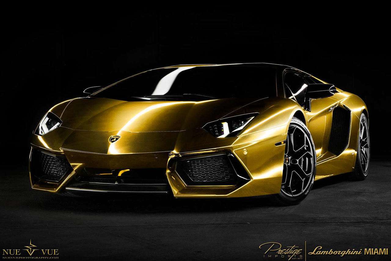 Gold Lamborghini Aventador Wallpaper