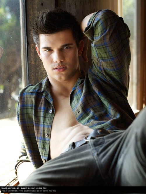 Taylor Lautner Shirtless Wallpaper