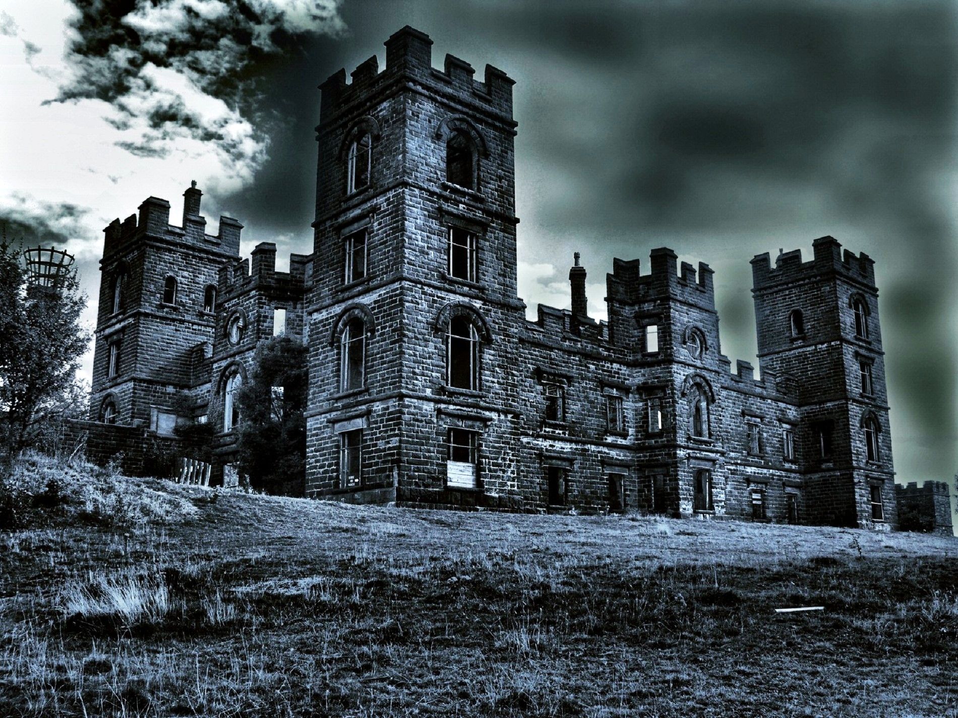Gothic Castle At Night Wallpaper Teahub Io