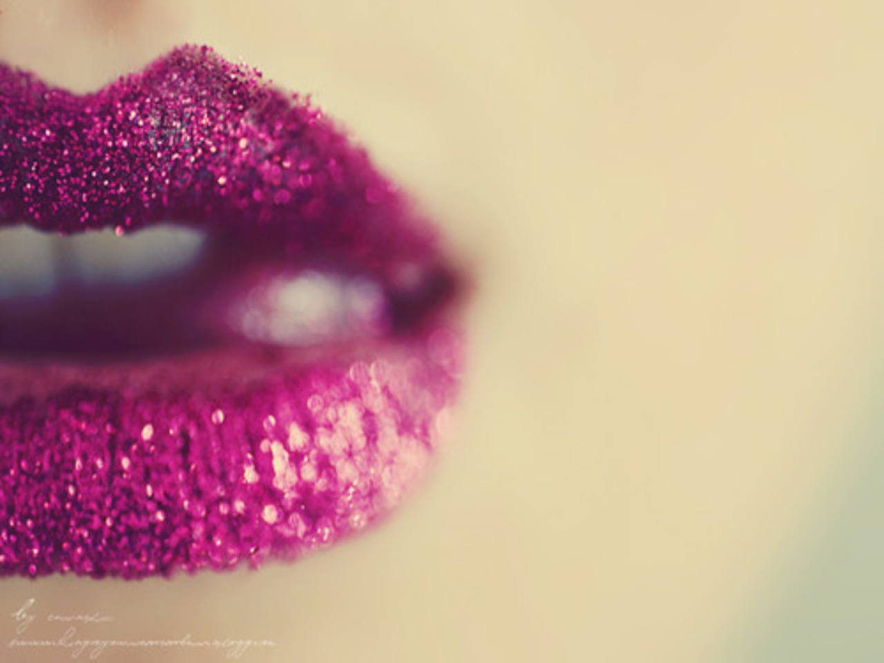 Glitter Lips Wallpaper