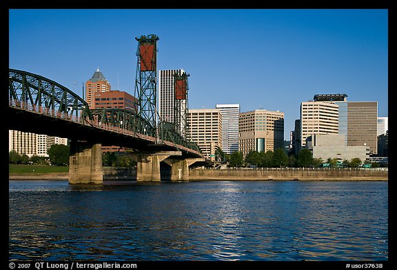  Hawthorne Bridge and Portland Skyline Portland Oregon USA color 576x393