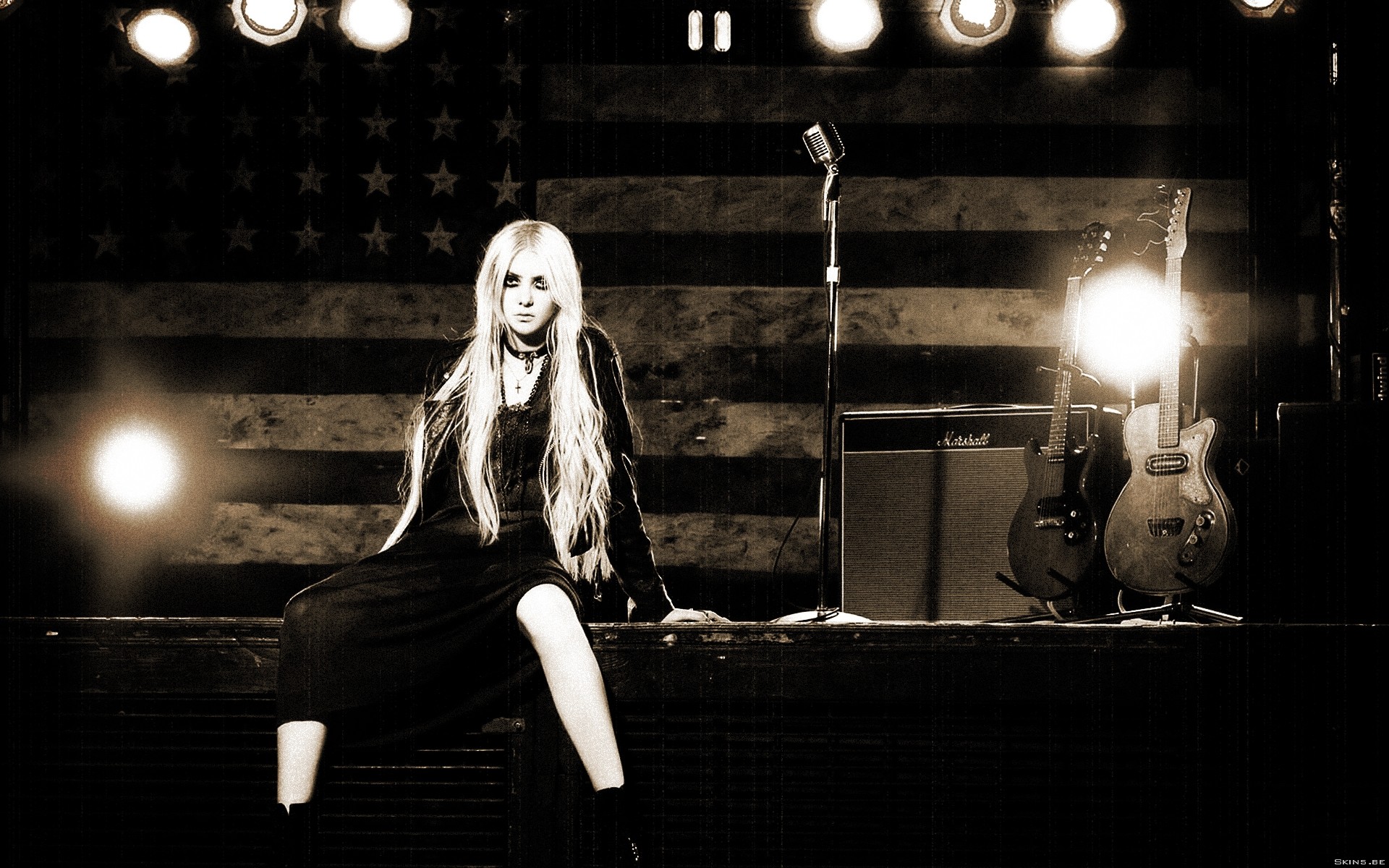 Altwall The Pretty Reckless Wallpaper