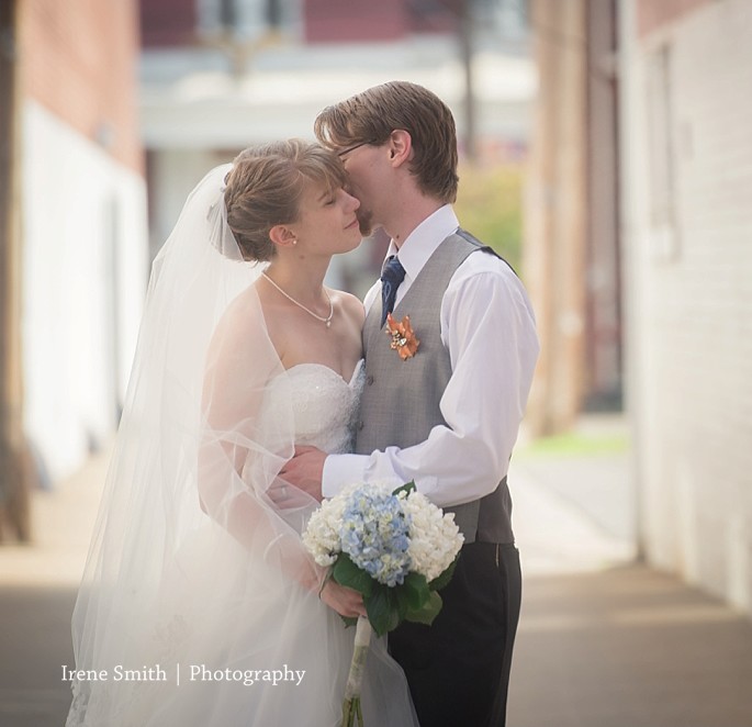 The Mons Franklin Pennsylvania Wedding Bride And Groom Outside