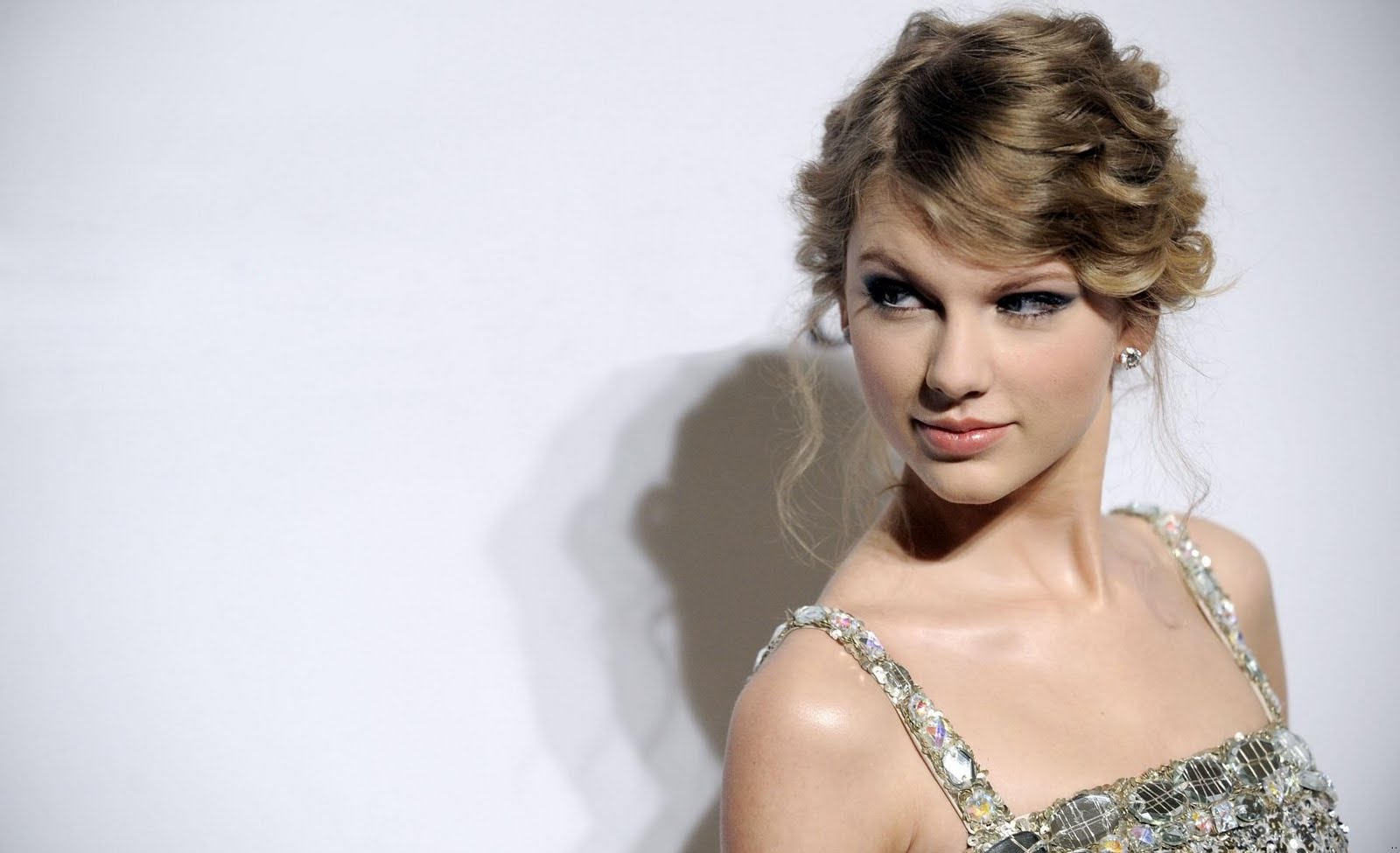 Taylor Swift Beautiful Teen Girl Wallpaper Actress
