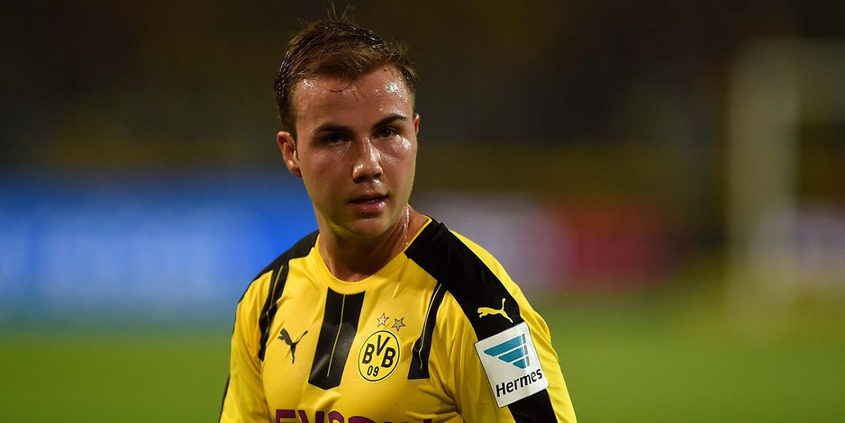 Mario G Tze Borussia Dortmund K Mpft Um Seinen Wm Helden