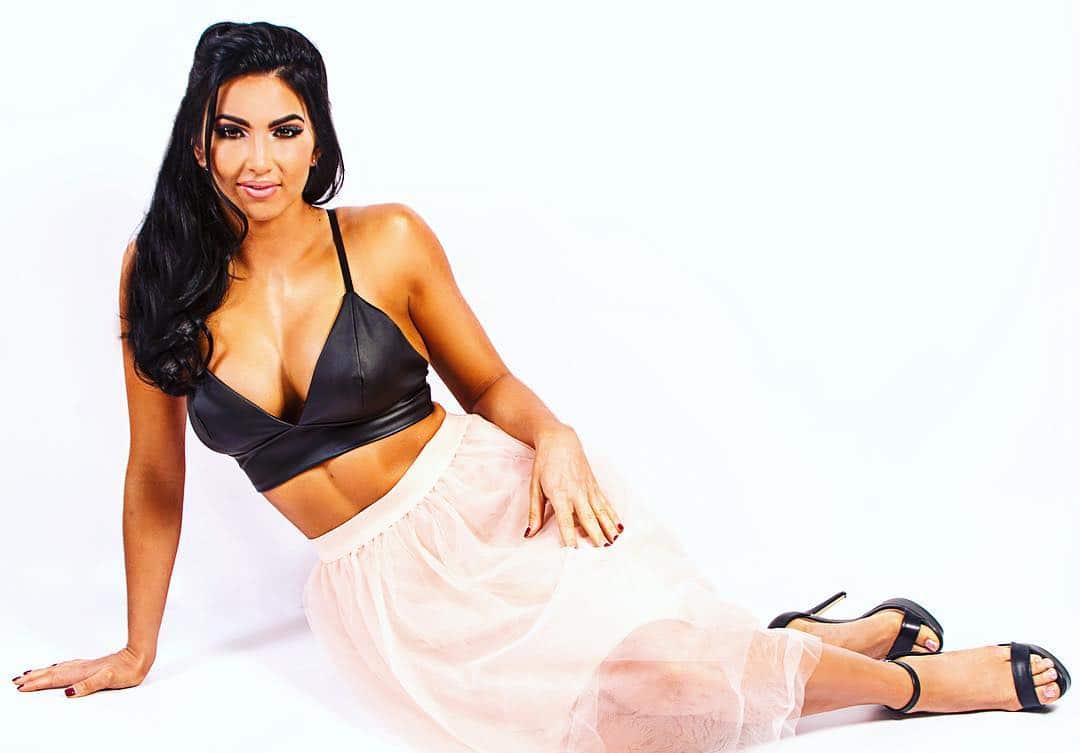 Wwe Diva Billie Kay S Hourglass Figure Is A Thing Of Beauty