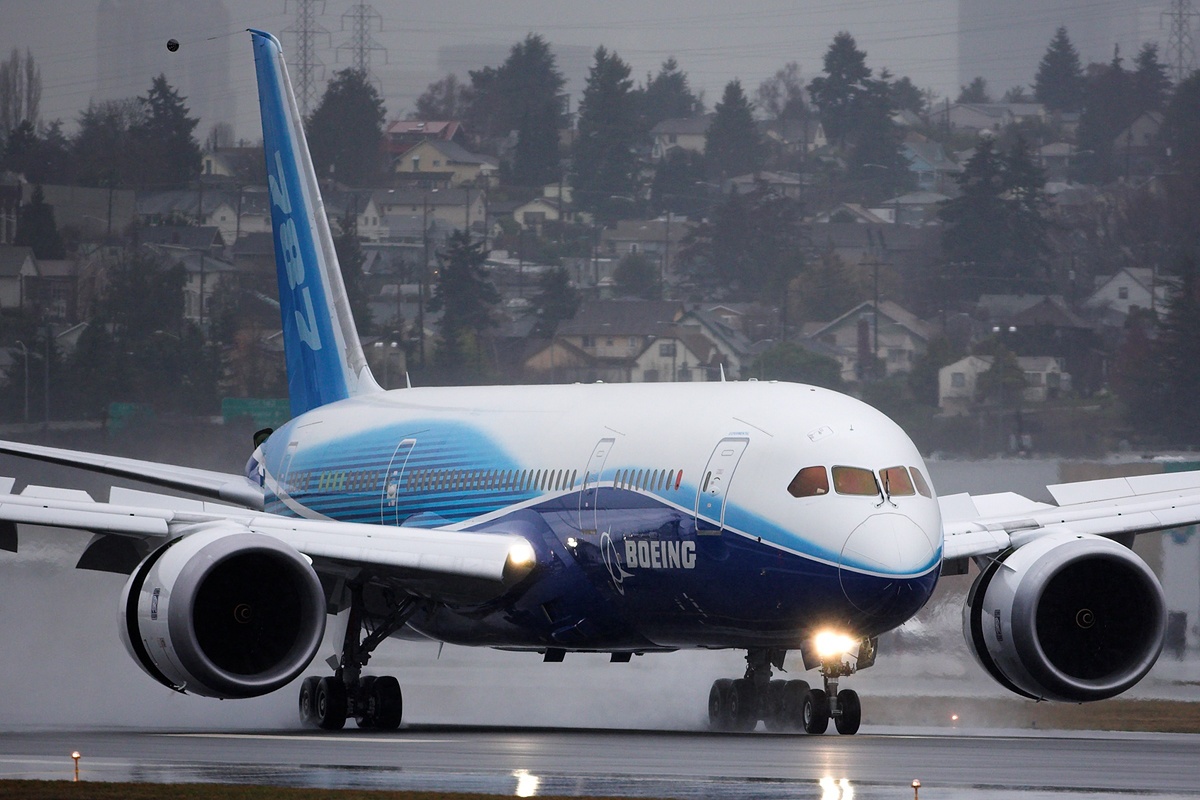 Boeing Dreamliner While Taxiing On Wet Runway Aircraft Wallpaper
