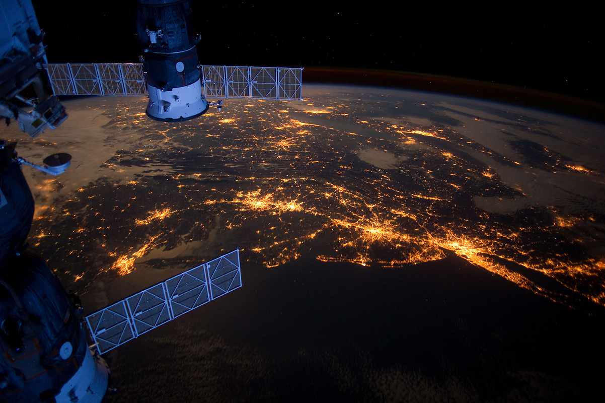 Wallpaper Soyuz Over Earth At Night HD