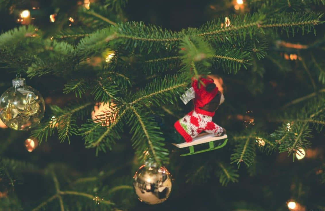 Christmas Aesthetic Computer With Light Wallpaper
