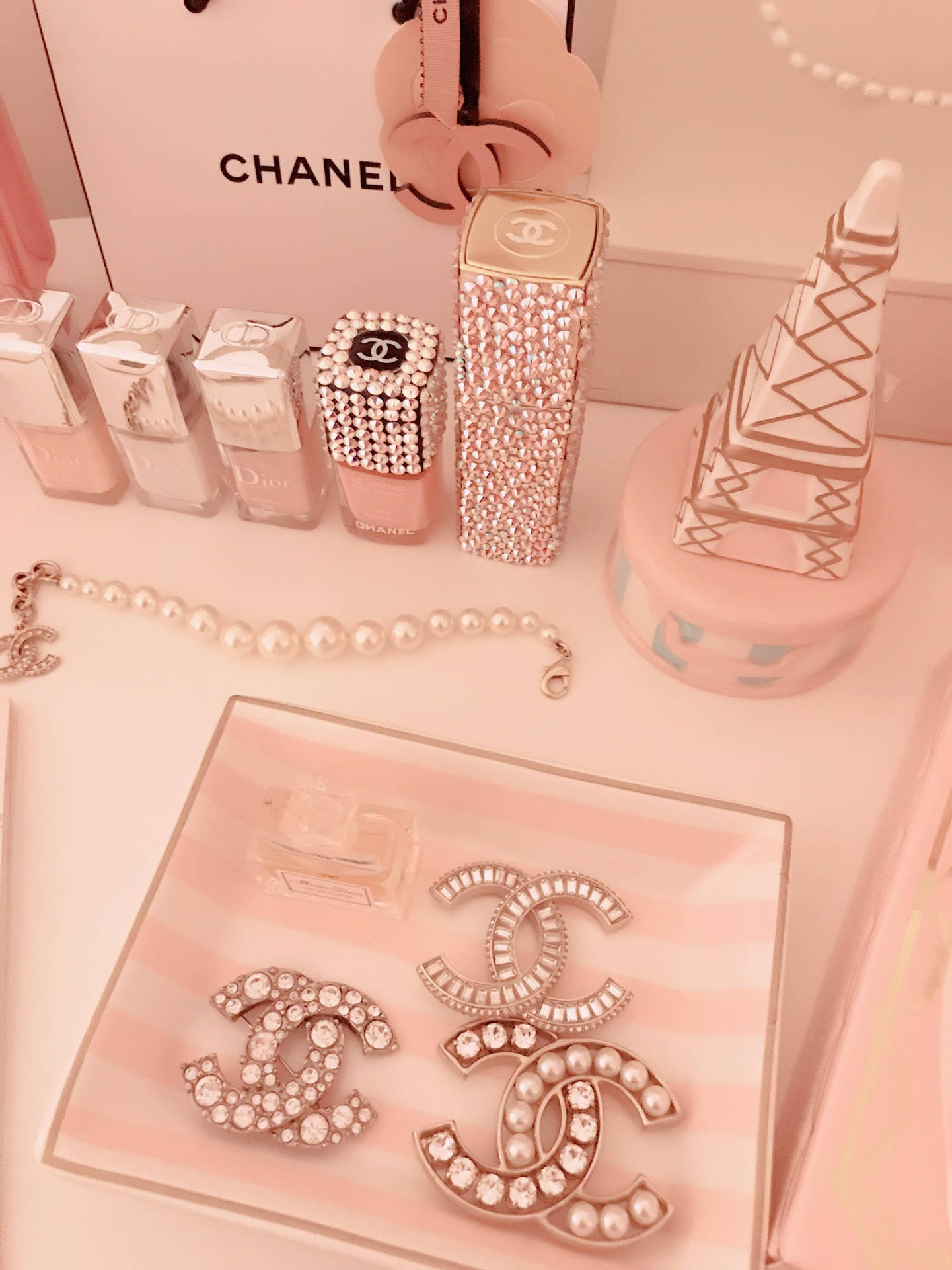 Details Chanel Aesthetic Wallpaper