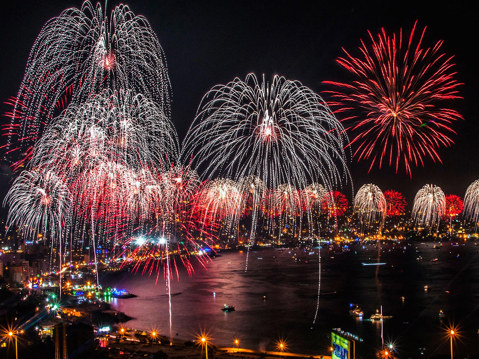 New Year Fireworks HD Wallpaper