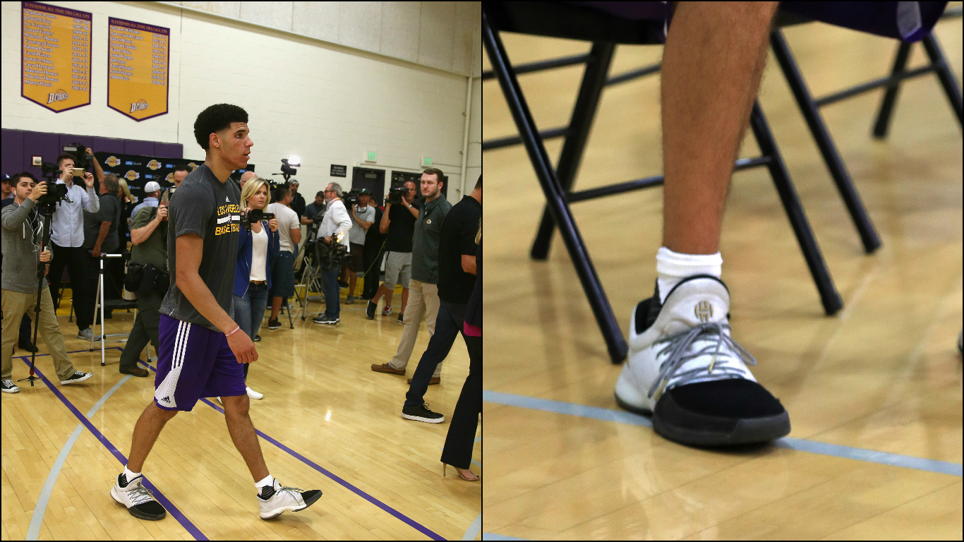 Lonzo Ball Didn T Wear His Zo2 Sneakers During Lakers