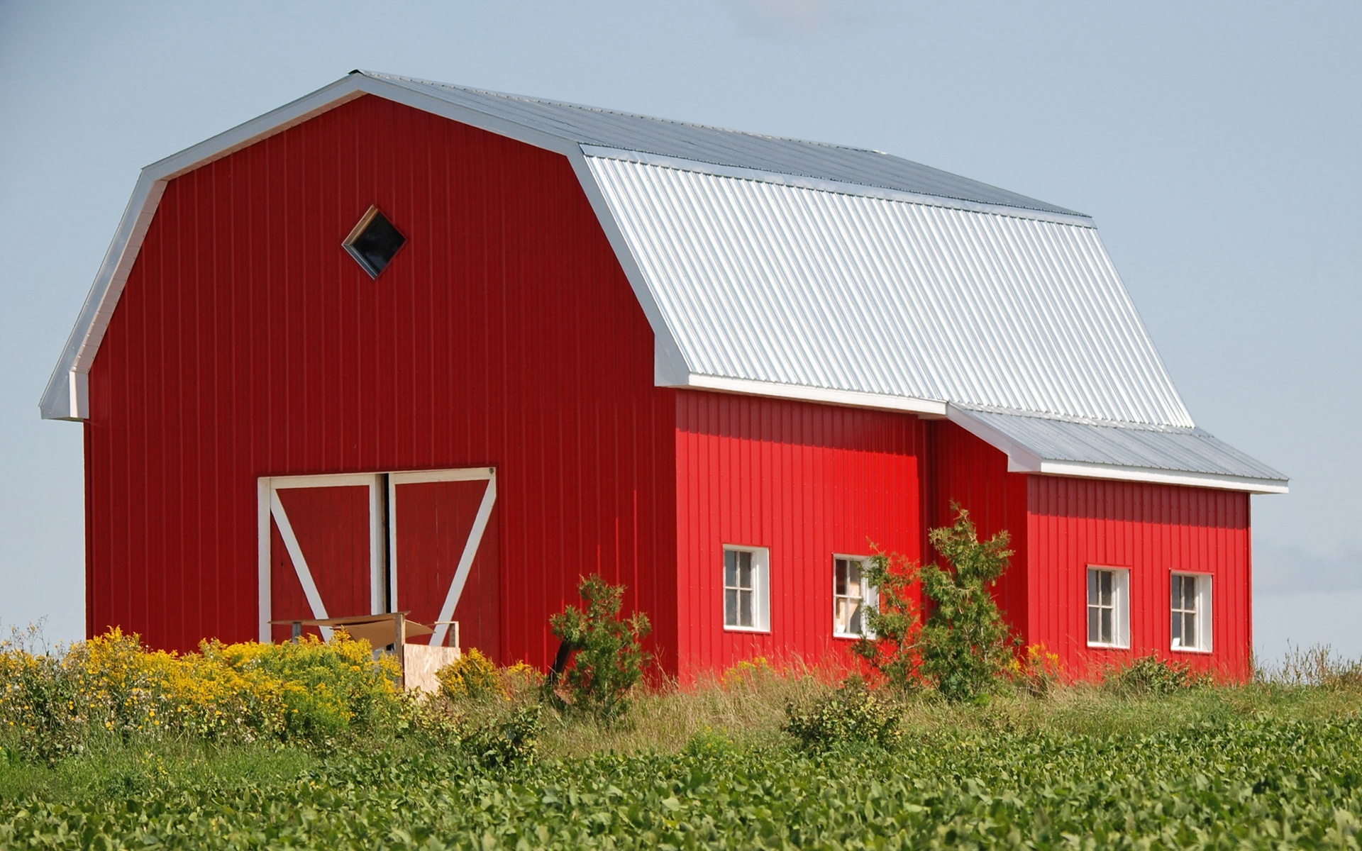 Red Barn Wallpaper