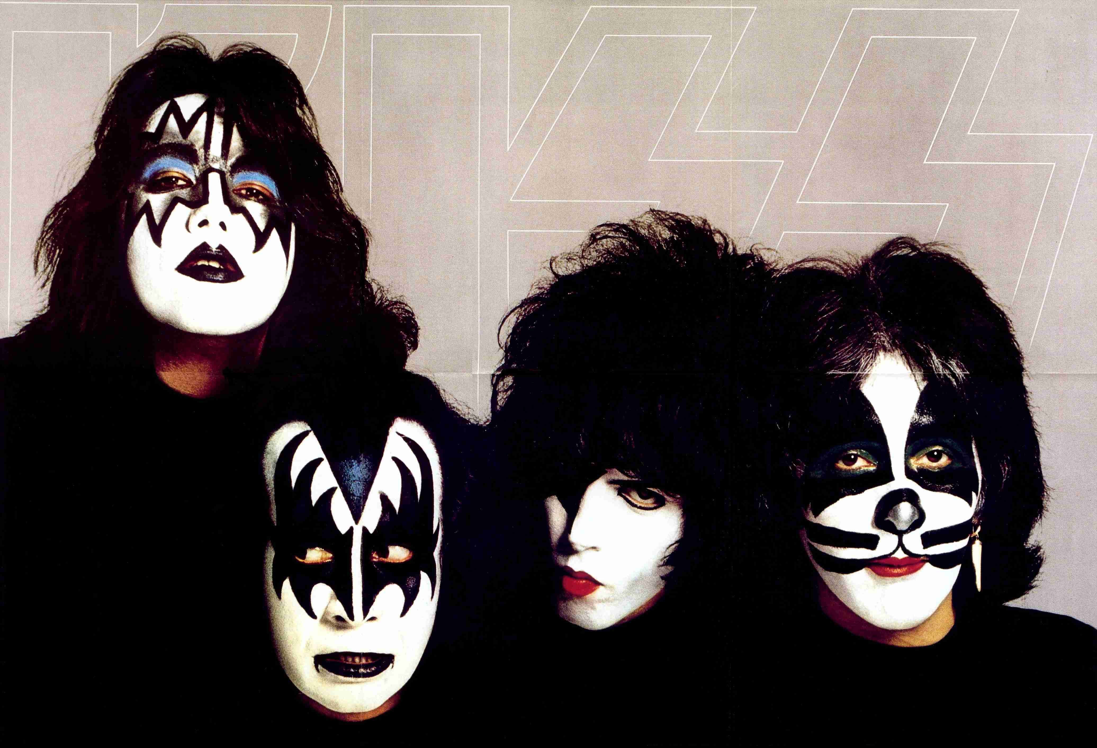 Kiss Wallpaper Photos Pictures Image